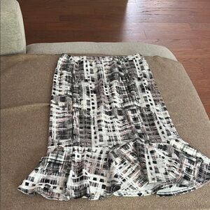 Elegant Black and White Patterned Skirt